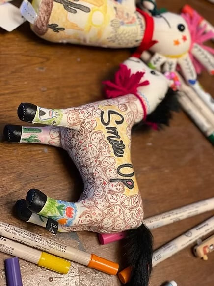 POINTED PONY®
CANVAS DOLL